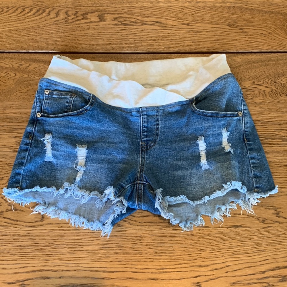 Maternity ripped jean shorts (L)